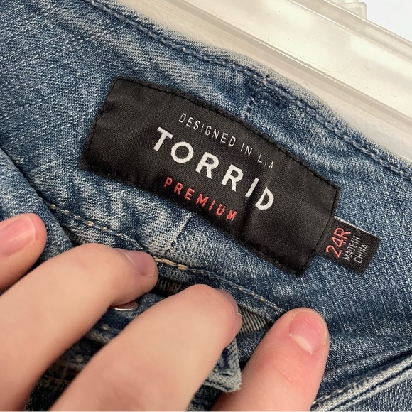 TORRID Plus Size Premium Stretch Light Wash Jegging Mid Rise Jeggings Jeans 24 R - Picture 5 of 16
